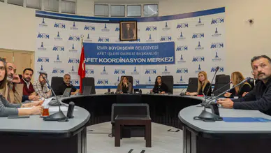 İzmir'de sağanak yağış sonrası afet koordinasyonu: 750 personel sahada!