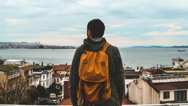 İPA Raporu: Gençlerin Yüzde 50’si Yurt Dışına Gitmek İstiyor, Hayat Adımları Erteleniyor