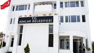 Adalar'da Başkan Vekilliği Seçimi, İstifa ve Yeter Sayı Sorunu Nedeniyle Ertelendi