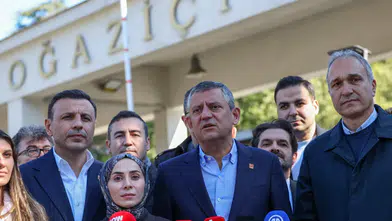 Özgür Özel'den Boğaziçi'nde Sert Erdoğan Eleştirisi: "O Ziyaret Kara Mizahtı, YÖK'ü Tamamen Kaldıracağız!"