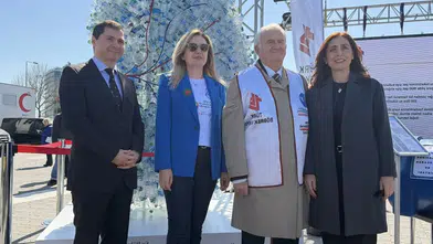 Dünya Böbrek Günü'nde Kadıköy'de dev böbrek maketiyle su tasarrufuna dikkat çekildi