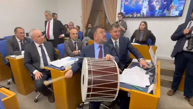 CHP'li Veli Ağbaba'dan emekli ikramiyesi için Meclis'te davullu çağrı: "Emeklinin sesini duyun!"