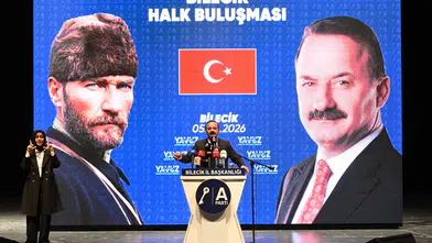 Yavuz Ağıralioğlu: “Tek cephe için teröristle değil milletle yan yana olunmalı”