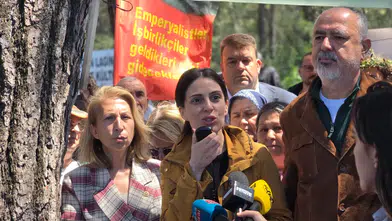 Akbelen’de dayanışma buluşması: Gizem Özcan’dan Esra Işık’a destek ve “Akbelen’i vermeyeceğiz” mesajı