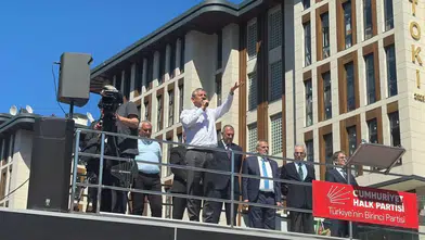 CHP lideri Özgür Özel’den Rize’de çay fiyatı çağrısı: “Kilo başına 40 lira verilmeli”