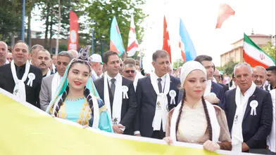 İzmir Büyükşehir Başkanı Tugay, Erbaa Yaprak Festivali'nde dostluk mesajı verdi