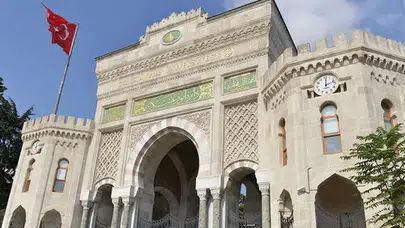 İstanbul Üniversitesi'nde ihraçlar protesto edildi