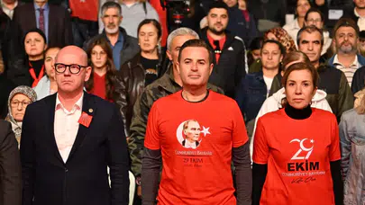 Balıkesir'de 29 Ekim coşkusuyla Cumhuriyet Bayramı kutlandı, on binler sokaklarda birleşti