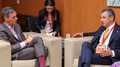 Özgür Özel, Madrid'de İspanyol Başbakan Sanchez ile demokrasi dayanışmasını görüştü