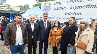 İzmir'de 12. Balkan Şenliği, yağmura rağmen göçmenlerin coşkusuyla başladı