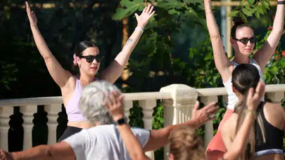 Bodrum'da Sarı Yaz Yogası ile Doğayla Buluşma Festivali'nde Güne Huzurlu Başlangıç