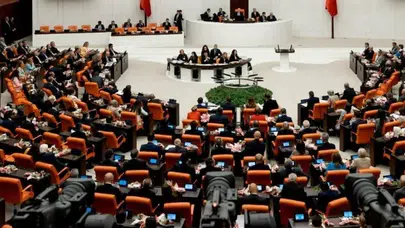 Özgür Özel ve Tülay Hatimoğulları aralarında bulunduğu 11 milletvekilinin dokunulmazlık fezlekesi TBMM'ye sunuldu