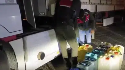 Hakkari ve Ağrı'da uyuşturucu operasyonu: 345 kg skunk, 33 kg metamfetamin ele geçirildi