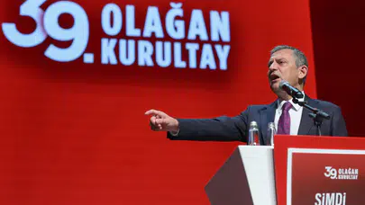 CHP Kurultayı'nda Özgür Özel, İmamoğlu'nu aday olarak açıkladı: "İkincisi, Z planımız da O!"