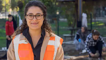 İzmir'de Kadınlar Mahalle Bostanlarında Kış Dikimlerine Heyecanla Başladı