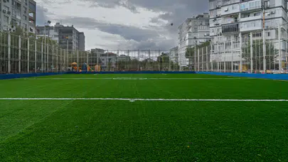 İzmir Büyükşehir’den gençlere beş yeni halı saha