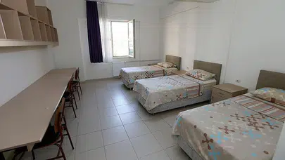 Gençlik ve Spor Bakanlığı bürokratının, KYK öğrenci yurdu yerleşkesinde kendisine özel yaptırılan odada günlüğü 9 TL'ye kaldığı iddia edildi