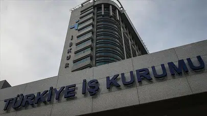 Şikâyet dilekçesi işleme konulmayınca çıplak eylem yaptı