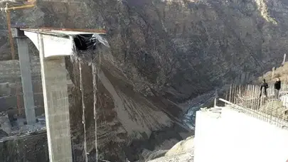 Siirt'te viyadük asma köprüsü çöktü