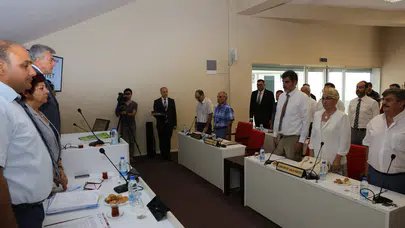 Güzelbahçe meclisinde 15 Temmuz   şehitleri için saygı duruşu