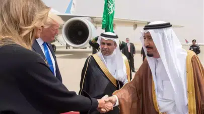 First Lady'yle el sıkışan Suudi Kral Selman'a tepki: Haram