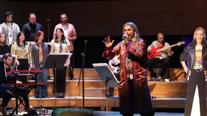 Barış Manço, İzmir'de özlemle anıldı: Şarkılarıyla dolu konser gerçekleşti