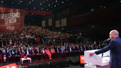 Cumhurbaşkanı Erdoğan: Yolsuzluklarını perdelemek için gençlerin arkasına saklananlara prim vermedik