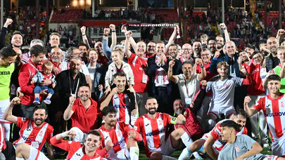 Balıkesir Büyükşehir Belediye Başkanı Ahmet Akın, şehrin takımı Balıkesirspor'un yanında