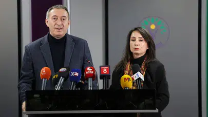 DEM Partisi Eş Başkanlarından CHP'li Belediyelere Operasyonlara Tepki