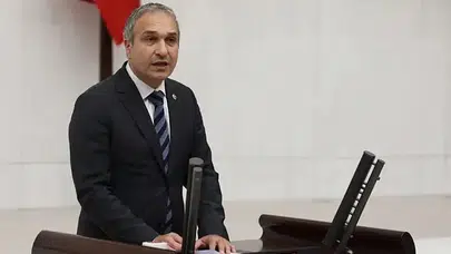 CHP’li Özçağdaş, Karaman İl Milli Eğitim Müdürü’nün Nurettin Yıldız’a plaket verilmesini Meclis gündemine taşıdı