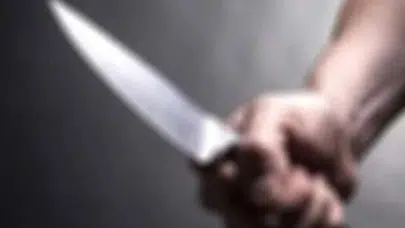 Alacağını isteyen arkadaşını bıçaklama anı kamerada