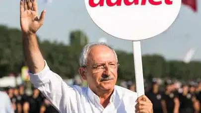 CHP lideri Kılıçdaroğlu'na 'Adalet Maskotu' hediyesi