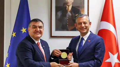 CHP lideri Özgür Özel Brüksel'de AB Daimi Temsilcisi Kaymakçı ile buluştu