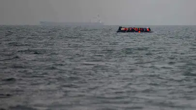 Edirne'de kaçakların botu devrildi: 10 kayıp