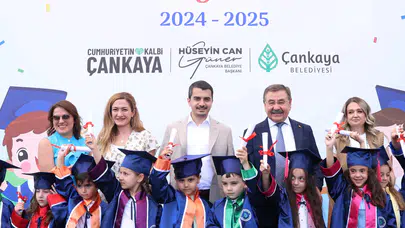 Başkan Güner, kep atan miniklerin heyecanını paylaştı