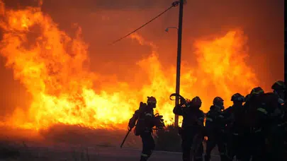 Sakız Adası’nda Orman Yangını Alarmı: Altı Yerleşim Tahliye Edildi