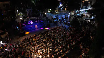 Çeşme'de Dünya Müzik Günü'nde Tenor Hakan Aysev ve Korodan Unutulmaz Konser