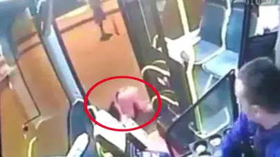 Seyir halindeki halk otobüsünden düşen yolcu ölümden döndü