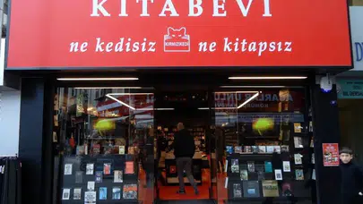 KIRMIZI KEDİ YAYINEVİ'NE YENİ YÖNETİM
