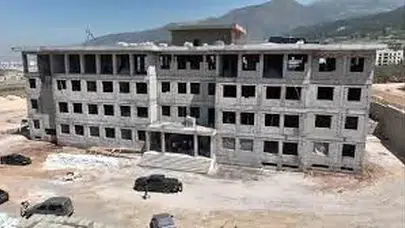 Hatay'da Okul Yapımında Aksamalar: CHP'li Güzelmansur, Mağduriyetlere Dikkat Çekti
