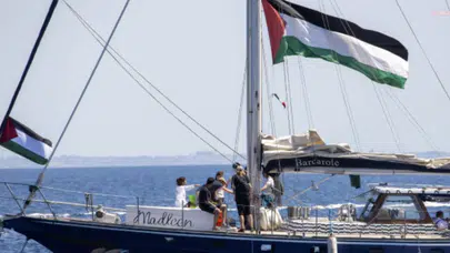 Gazze'ye ulaşmaya çalışan Madleen yardım gemisinin etrafı 5 İsrail gemisi tarafından kuşatıldı