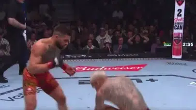 Topuria, UFC 317'de Oliveira'yı nakavt ederek hafif siklet şampiyonu oldu!