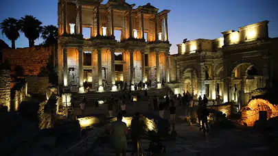 Efes Antik Kenti ‘gece’ ziyaretine açıldı