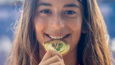 12 Yaş Yaz Tenis Kupası Serisinde Mavi Asya Yıldırım Birinci Oldu