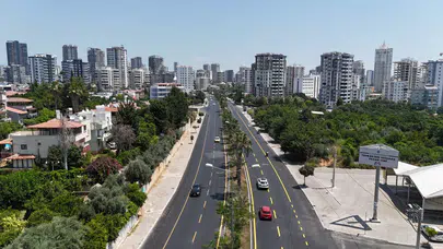 Mersin'de 100. Yıl Caddesi asfalt yenileme çalışmalarıyla daha güvenli hale geliyor