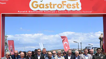Balıkesir Büyükşehir Belediye Başkanı Ahmet Akın ve eşi Arbil Akın, GastroFest’e katıldı