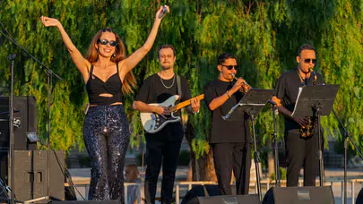Yaza Merhaba Festivali başladı: İzmirliler müzik ve eğlenceye doyacaklar