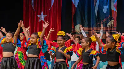 MANAVGAT BELEDİYESİ SİDE GENÇLİK MERKEZİ’NDEN MUHTEŞEM BİR YIL SONU GÖSTERİSİ