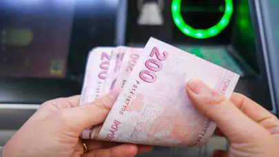 Emeklilere Bayram Öncesi Müjde: SGK Maaş Ödeme Tarihlerini Öne Çekti