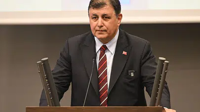 İzmir Belediye Başkanı: Maruz kaldığım pazarlıktan çok rahatsızım